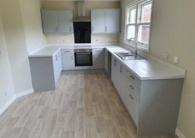 Fitted kitchen with square edge laminate worktop